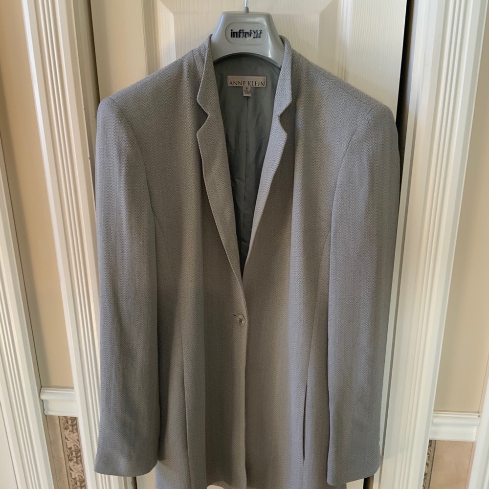What better classic classy Anne Klein blazer size6
